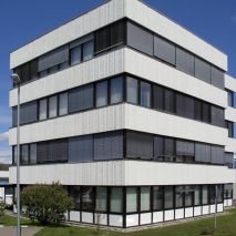 Pfänder Fensterbau - Holzfenster mit Jalousien
