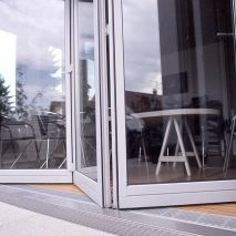 Pfänder Fensterbau - Holz-Falt-Schiebetüre barrierefrei