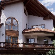 Pfänder Fensterbau - Holzfenster mit Rundbogen Sprossen